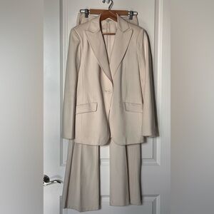 Elegant Winter White Max Studio Women’s Suit